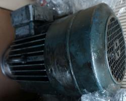 Drehstrommotor 3 Drehzahlen Hauptspindelmotor einer Drehbank ca IEC 132 Drehstrommotor 3 Drehzahlen Hauptspindelmotor einer Drehbank ca IEC 132