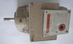 Einphasen Wechselstrommotor ein typischer Handwerksmotor von einer Säge Einphasen Wechselstrommotor ein typischer Handwerksmotor von einer Säge